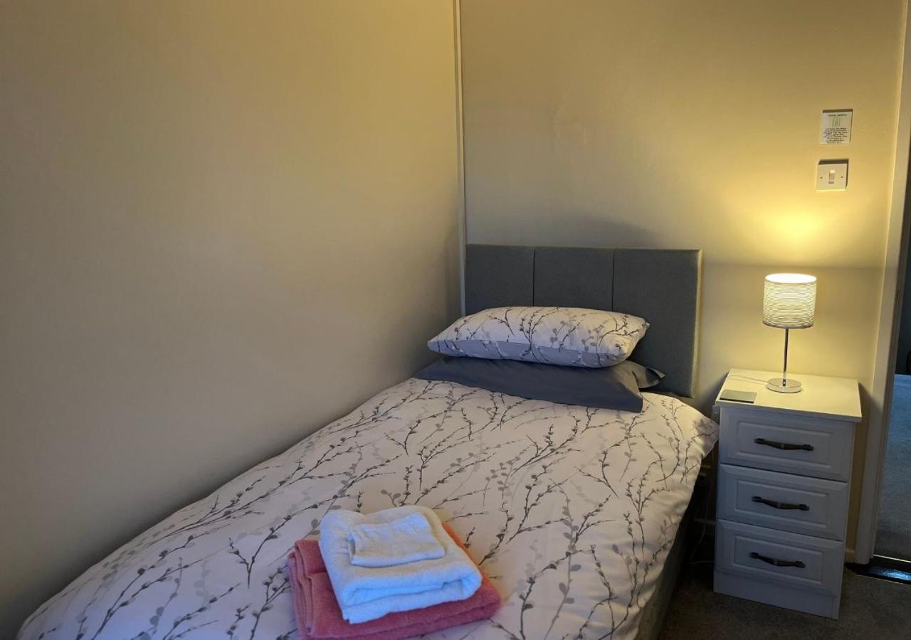 3 Bedroom Apartment, Ballymena, The Wee Stop Gap Экстерьер фото